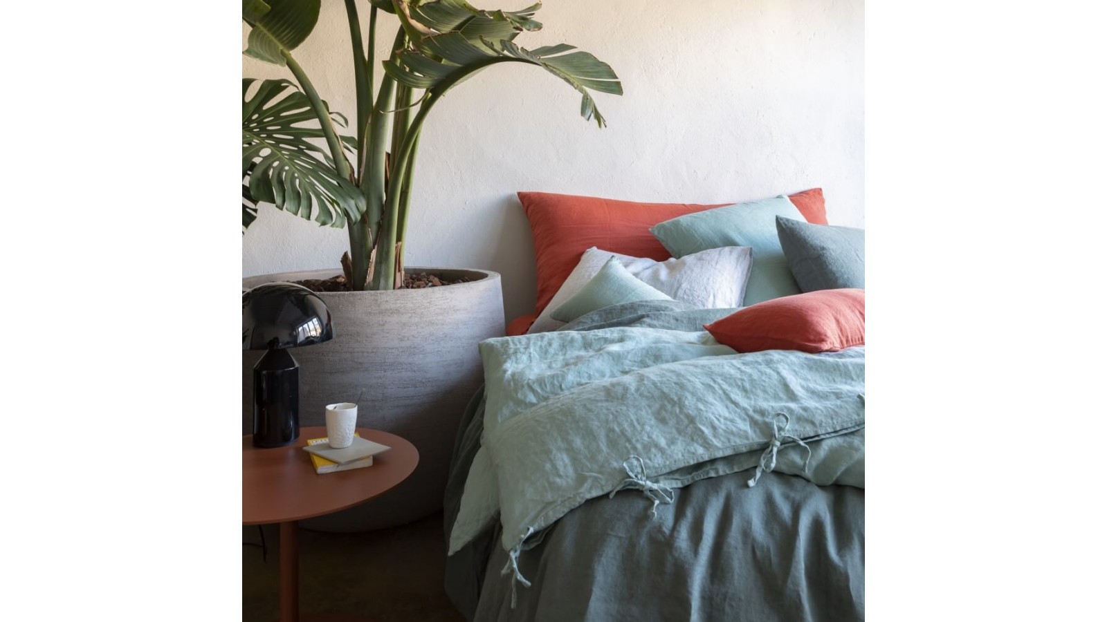 Mix and match de linge de lit couleurs Orange Terracotta, Vert Céladon et Eucalyptus